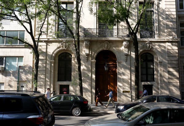 Jeffrey Epstein Is Accused of Luring Girls to His Manhattan ...