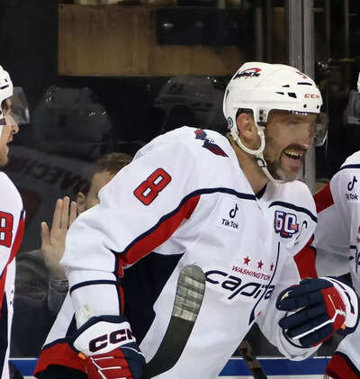 Alex Ovechkin Inches Closer to Wayne Gretzky's Goal Record in ...