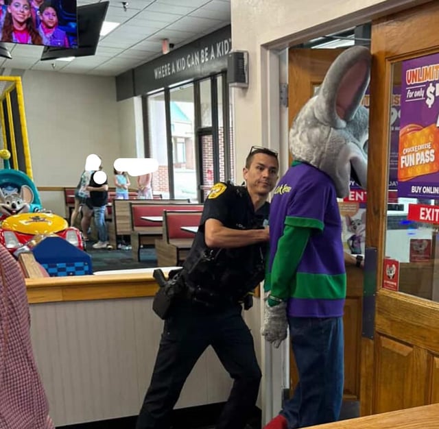 Chuck E got arrested at my local Chuck E Cheese : r/mildlyinteresting
