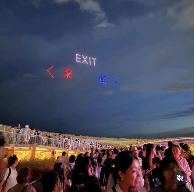 DRONES BEING USED TO INDICATE EXIT FOR AN EVENT IN OSAKA, JAPAN ...