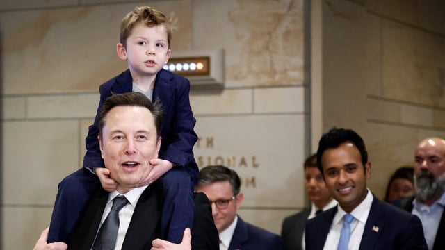 Hey MAGA voters, Elon and Vivek are coming for your Social ...