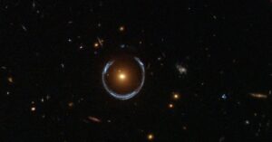 hubble-lrg3757-potw1151a-med