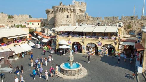 Israeli teens chased, beaten in Rhodes by knife-wielding pro ...