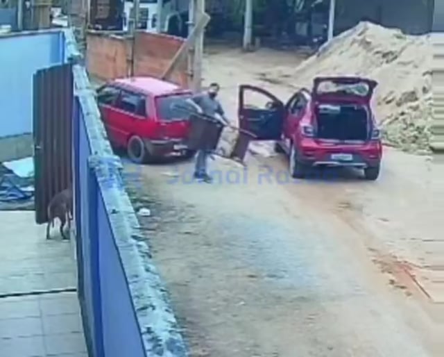 Man successfully defends himself from pitbull attack in Santa ...