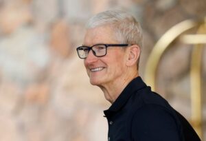 Tim Cook reportedly tells employees Apple 'must' win in AI ...