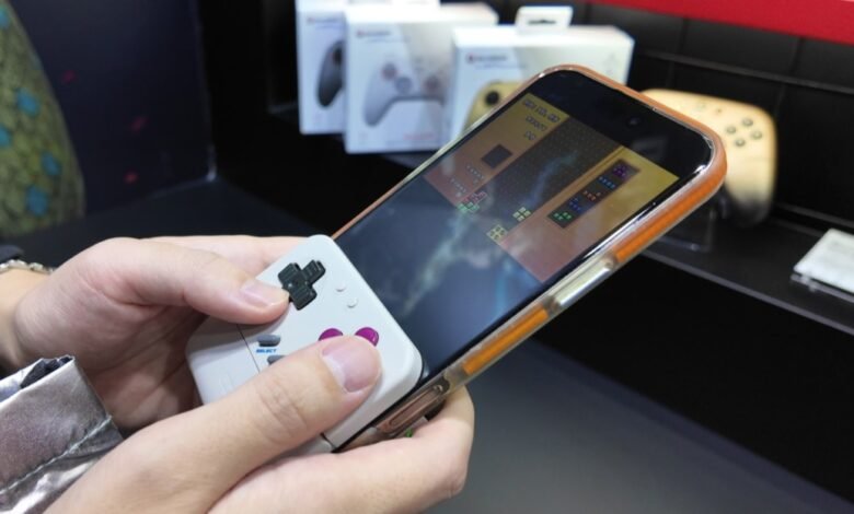 Turn Your Phone Into a Game Boy With GameSir's Clip-On Controller ...