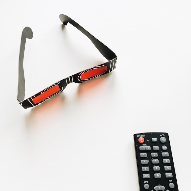 Watching a movie with popcorn | Premium Photo