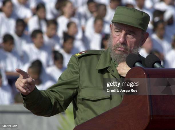 165 Fidel Castro Celebrates May Day Stock Photos, High-Res ...