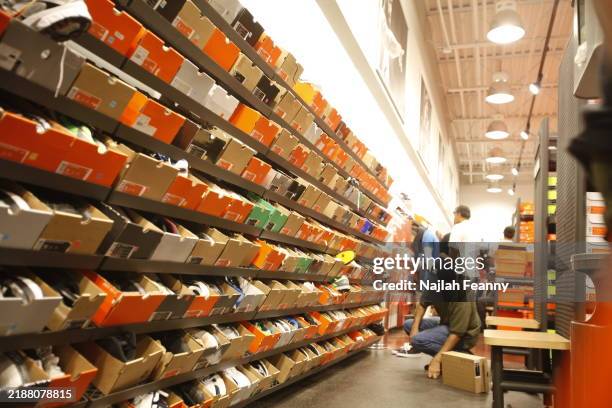 88 Nike Factory Store Stock Photos, High-Res Pictures, and Images ...