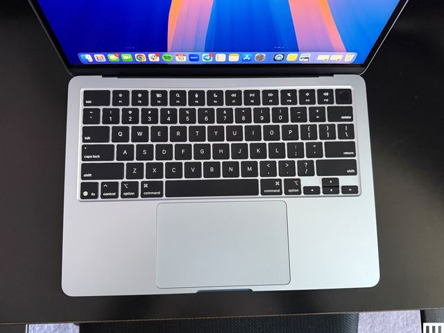 Apple-MacBook-Air-13-Inch-M4-2025-keyboard-Reviewer-Photo-SOURCE-Brenda-Stolyar