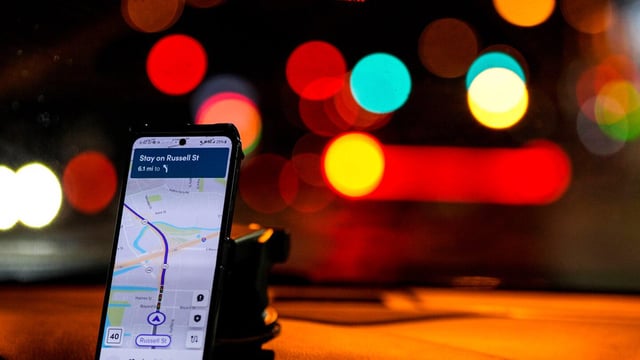 Newsom signs bill giving 800,000 Uber and Lyft drivers in ...