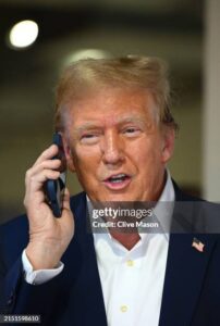 3,125 Donald Trump On The Phone Stock Photos, High-Res Pictures ...