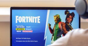 Fortnite-Players-Fighting-Ice-Culture-shutterstock_1444806506