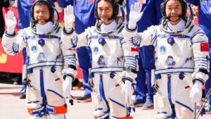 Send-off ceremony held for Chinese astronauts of Shenzhou-20 mission
