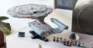 Lego's first 'Star Trek' set is a $400 Enterprise with Data ...
