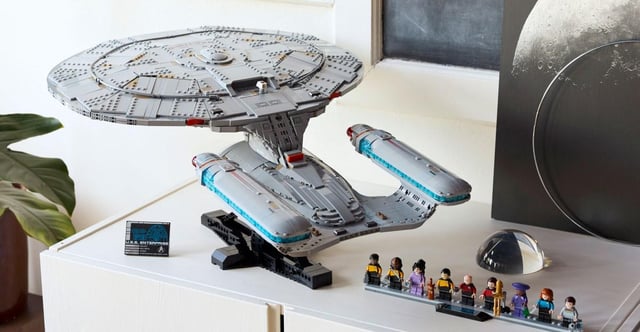 Lego's first 'Star Trek' set is a $400 Enterprise with Data ...