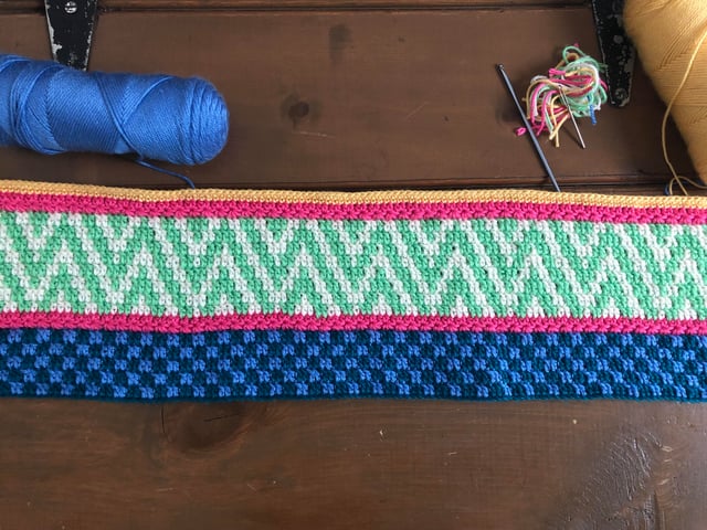 WIP Vivo throw blanket— First time with tapestry crochet, the zig ...