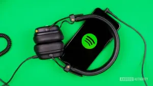 Spotify is testing a feature that syncs audiobooks with paper editions