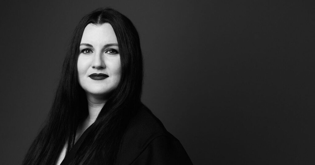 Fidji-Leave-of-Absence-Business-2198337396