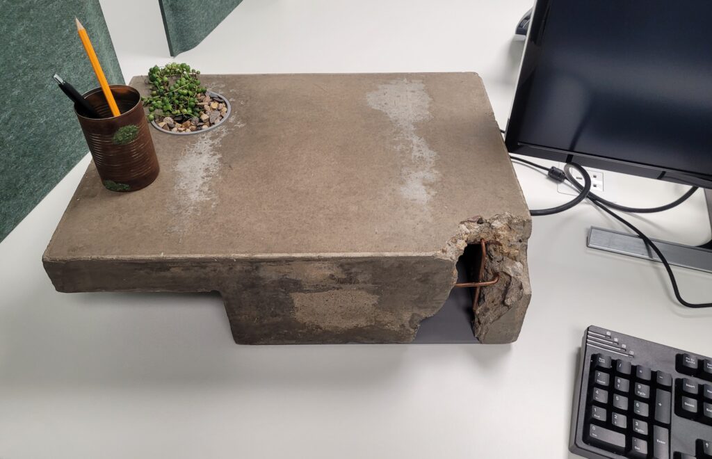 main-concrete-laptop-stand-overview